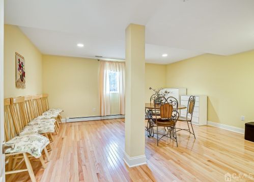 21 Southfield Rd, Edison NJ 08820-3141 exterior