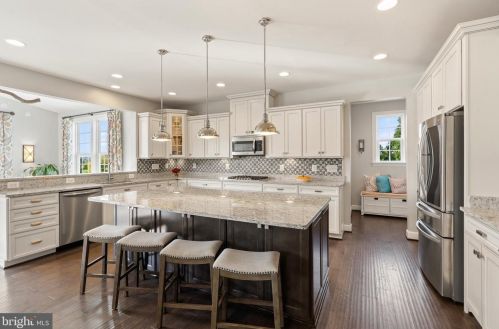 23073 Creighton Farms Dr, Leesburg VA 20175-6491 exterior