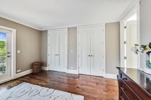 1542 Oakdale Ave, Chicago IL 60657-4024 exterior