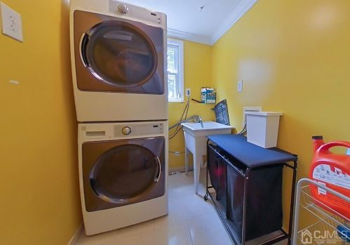 23 Peru St, Edison NJ  08820-2625 exterior