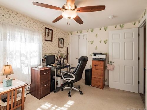 71 Hawthorne Ave, Derby CT 06418-1122 exterior