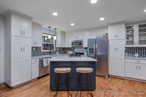 1404 Wolf Lake Rd, Meskegon MI 49442-1948 exterior