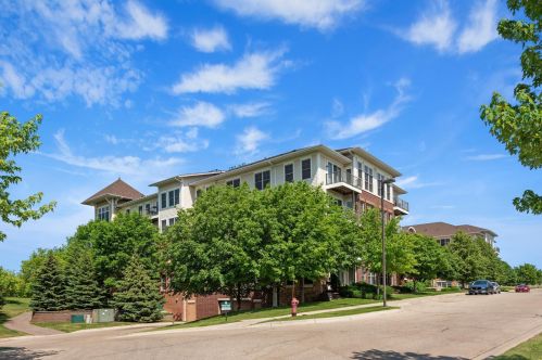 3110 Chestnut St, Chaska MN  55318-4593 exterior