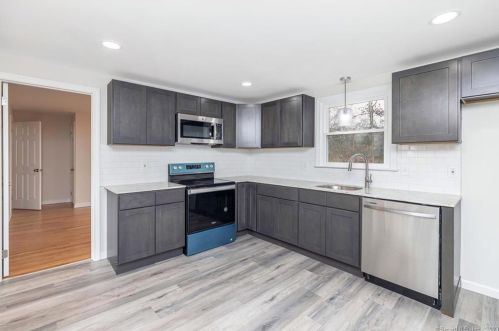 42 Lepage Rd, Windsor CT  06095-4443 exterior