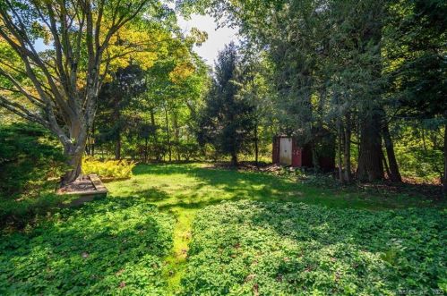 5 Huckleberry Dr, Norwalk CT 06850-1703 exterior