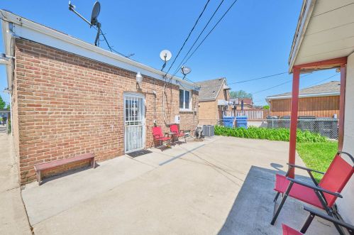 7961 Kildare Ave, Chicago IL 60652-2211 exterior