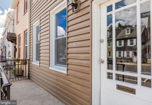 328 Walnut St, Lancaster PA  17602-2404 exterior