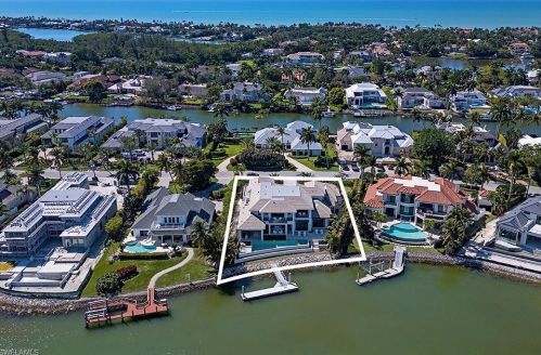 3163 Gin Ln, Naples FL 34102-7817 exterior