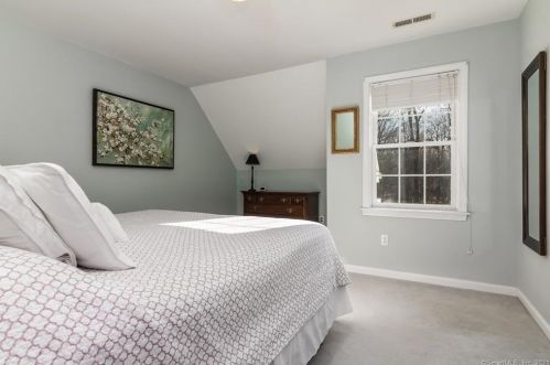 22 Running Brk Dr, Deep River CT 06419-1309 exterior