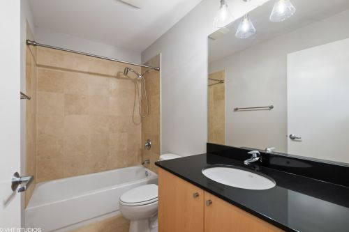 1422 La Salle Dr, Chicago IL  60610-1354 exterior