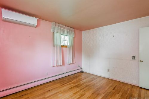 93 Sheridan Rd, Enfield CT 06082-4127 exterior