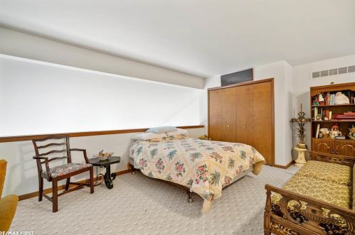 45985 Mdw Cir, Macomb Township MI 48044-3936 exterior