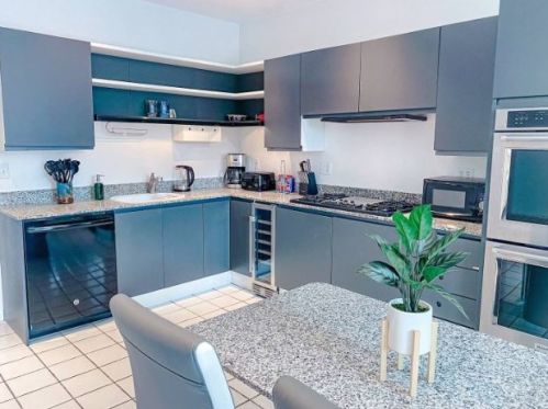 2743 Greenview Ave, Chicago IL 60657-4007 exterior