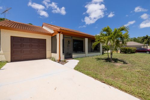 5426 Clark Ave, Fort Pierce FL 34983-2307 exterior