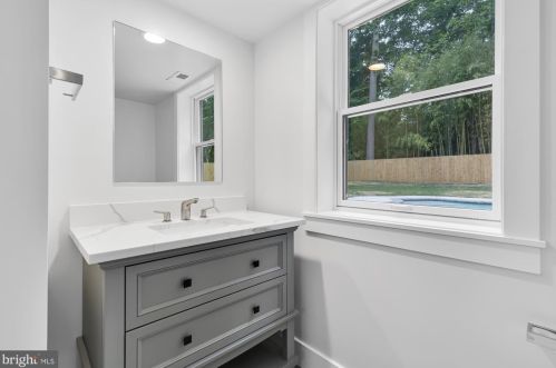 6705 Buttermere Ln, Bethesda MD  20817-1528 exterior