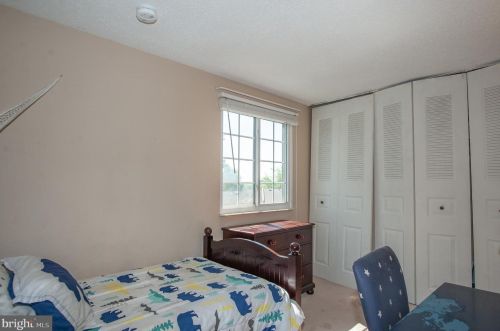 6839 Heatherway Ct, Alexandria VA 22315-3942 exterior