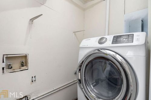 6276 Creekford Dr, Lithonia GA  30058-7913 exterior