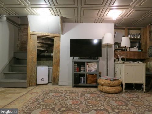 324 Camac St, Philadelphia PA 19140-4214 exterior