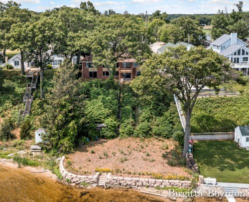 1661 Ruddiman Dr, Meskegon MI 49445-3041 exterior