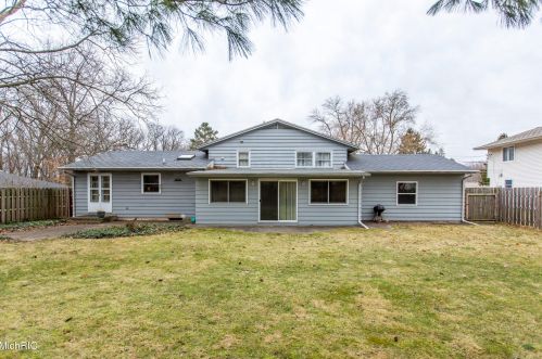 5231 Old Colony Rd, Kalamazoo MI 49008-3216 exterior