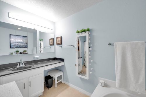 211 Kestor Dr, Fort Pierce FL 34953-5426 exterior