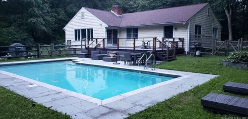 111 Deforest Rd, Wilton CT 06897-1910 exterior