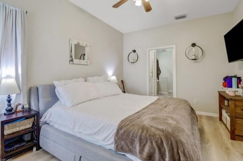 319 Stanhope Cir, Naples FL 34104-0812 exterior