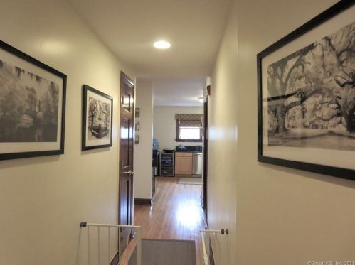 206 Milbank Ave, Greenwich CT 06830-6617 exterior