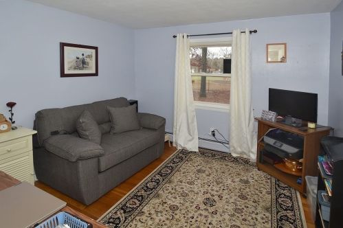 20 Nancy Dr, Enfield CT 06082-2632 exterior