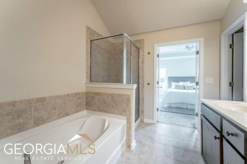 7490 Glisten Ave, Atlanta GA 30328-2865 exterior