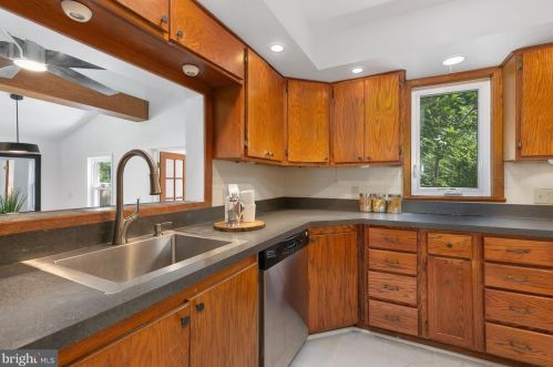 13763 Travilah Rd, Rockville MD 20850-3532 exterior