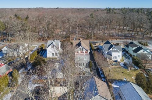 100 Orch St, Greenwich CT exterior