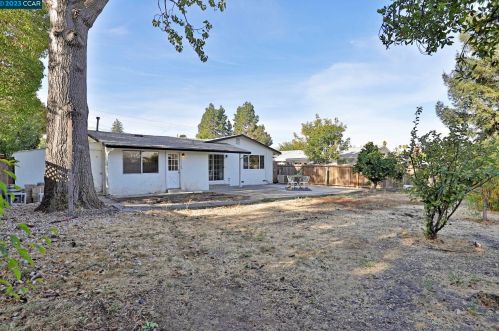 1872 Queens Rd, Concord CA  94519-1722 exterior