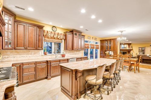 21 Southfield Rd, Edison NJ 08820-3141 exterior