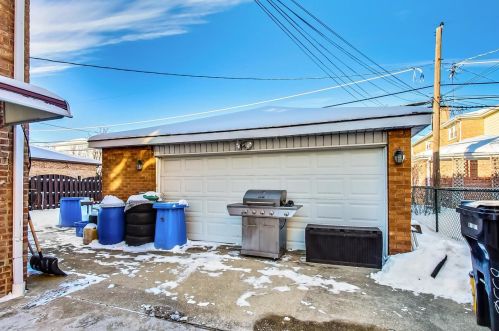 8336 Berwyn Ave, Chicago IL 60656-1430 exterior