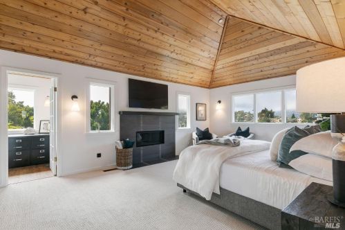 210 Stanford Ave, Mill Valley CA 94941-3562 exterior