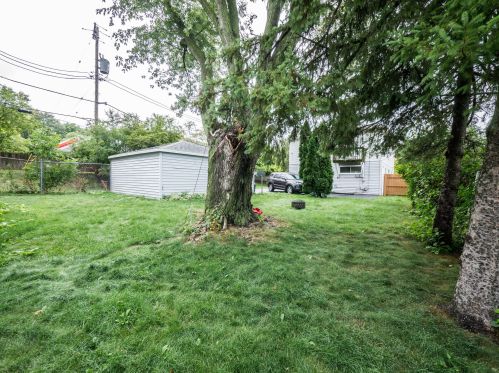 422 104th St, Milwaukee, WI 53226-4325