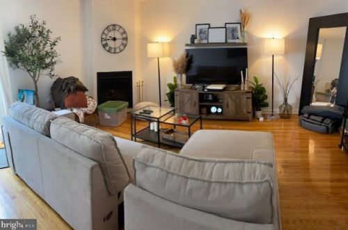 523 2nd St, Philadelphia PA  19147-2417 exterior