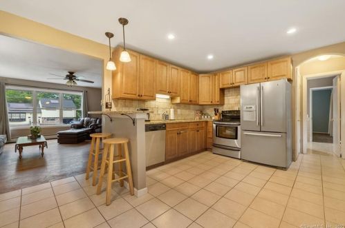 152 Cornell Dr, Enfield CT 06082-4210 exterior