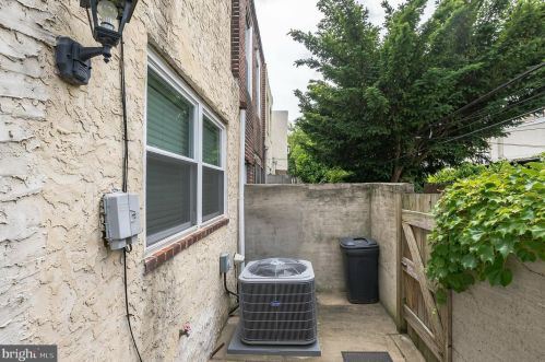 1524 Iseminger St, Philadelphia PA  19147-6216 exterior