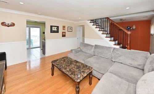 42 Stiles Rd, Edison NJ  08817-4137 exterior