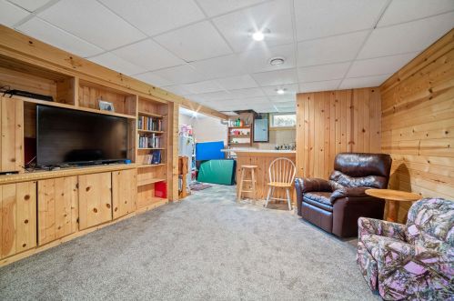 3927 Martin Rd, Duluth MN 55803-1330 exterior