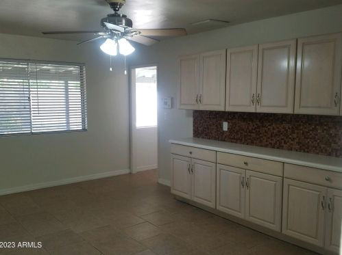 3135 Desert Cove Ave, Phoenix AZ  85028-2609 exterior