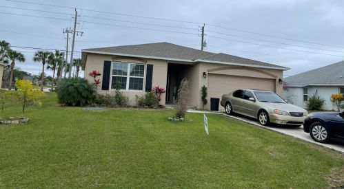 559 Nome Dr, Fort Pierce FL  34984-8946 exterior