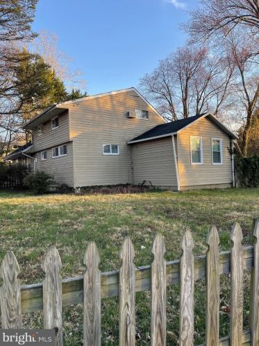 1601 Marshall Ave, Rockville MD  20851-1454 exterior