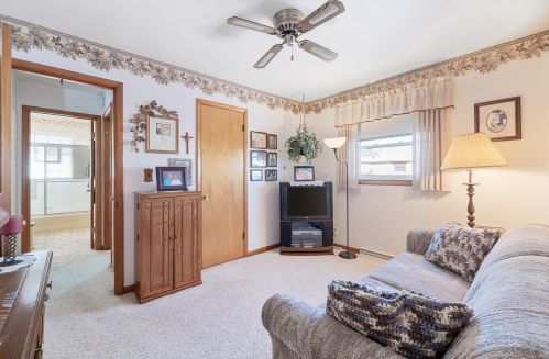 8236 Grantosa Dr, Milwaukee WI 53218-3628 exterior