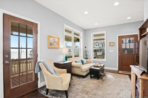 21 Beacher Rd, Milford CT 06460-7701 exterior