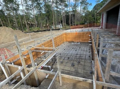 4221 7 Ave, Naples FL 34119-1523 exterior