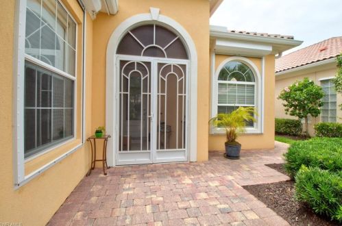 8520 Alessandria Ct, Naples, FL 34114-2703