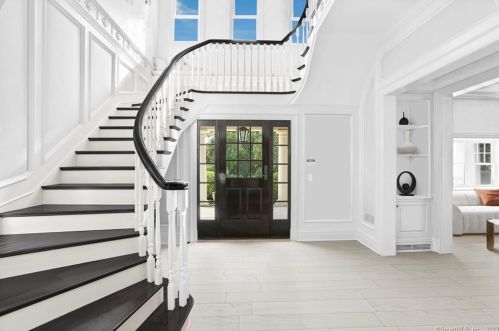 200 Byram Shr Rd, Greenwich CT 06830-6928 exterior